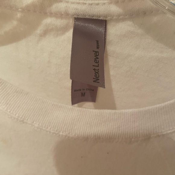 NWOT Metropolitan Museum of Art NYC White T-Shirt with Pink Graphic - Picture 5 of 6